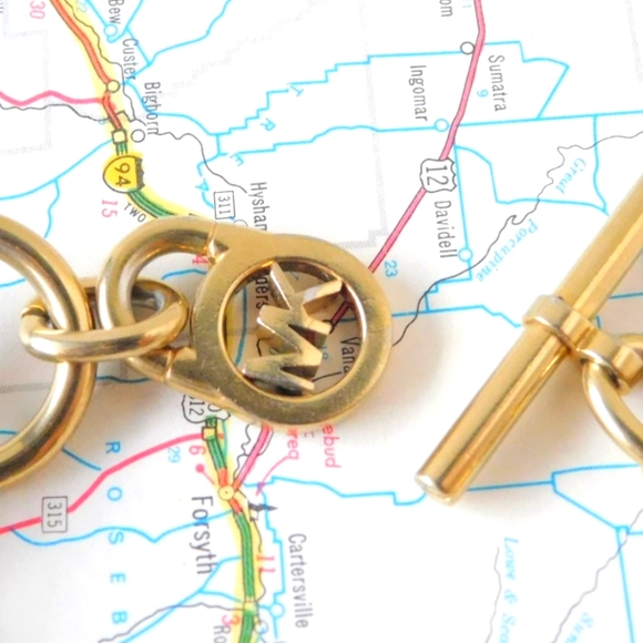 Michael Kors Chain Bracelet with a toggle clasp - Picture 2 of 2